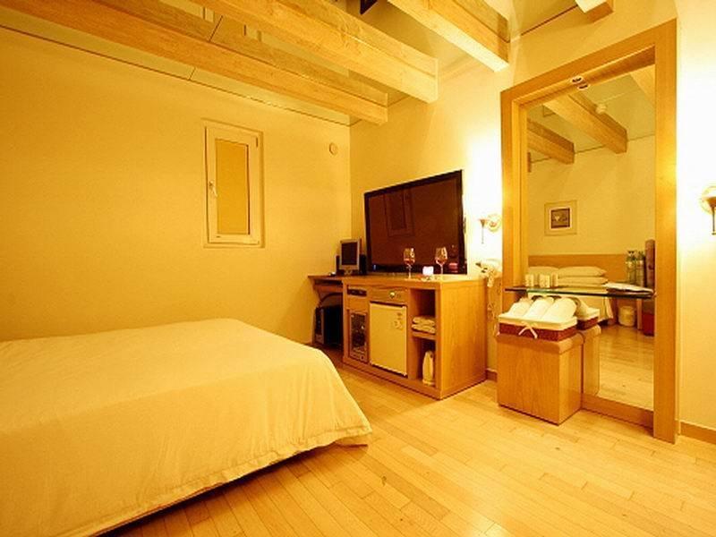 Ana Hotel