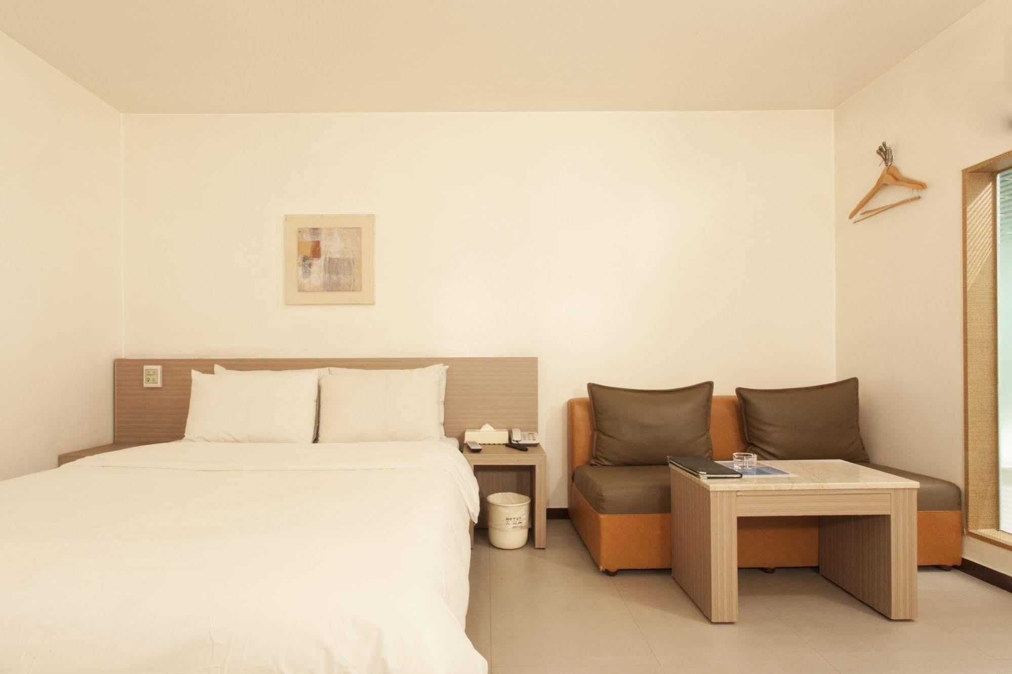 Hotel Ana 2*