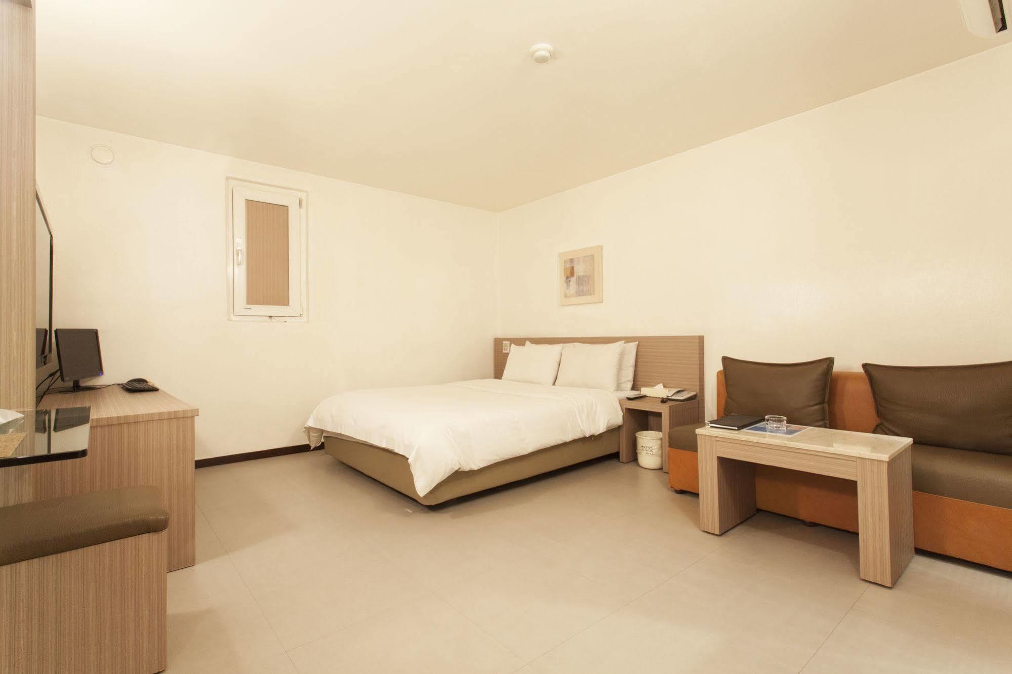 Hotel Ana 2*